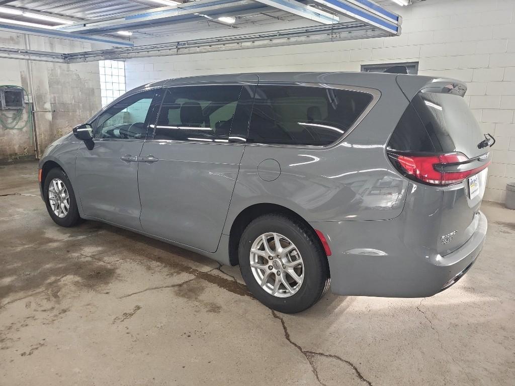 used 2025 Chrysler Pacifica car, priced at $29,997