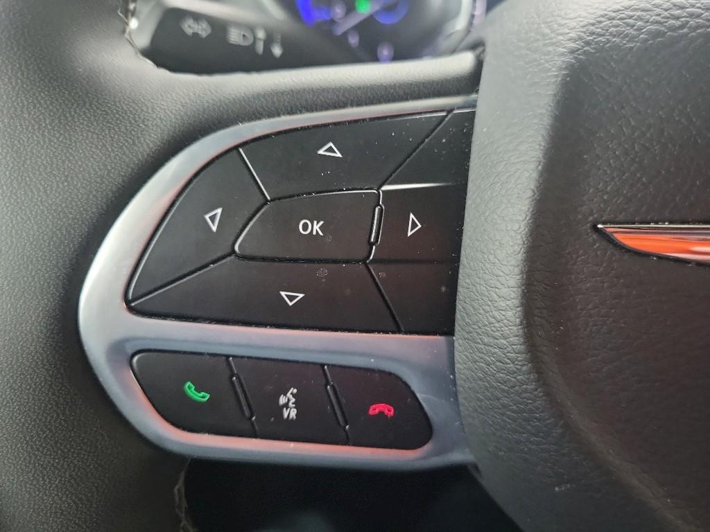 used 2025 Chrysler Pacifica car, priced at $29,997