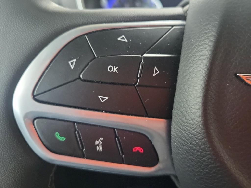 used 2025 Chrysler Pacifica car, priced at $31,432