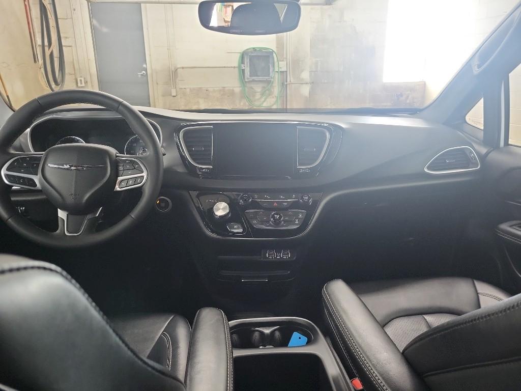 used 2025 Chrysler Pacifica car, priced at $31,432