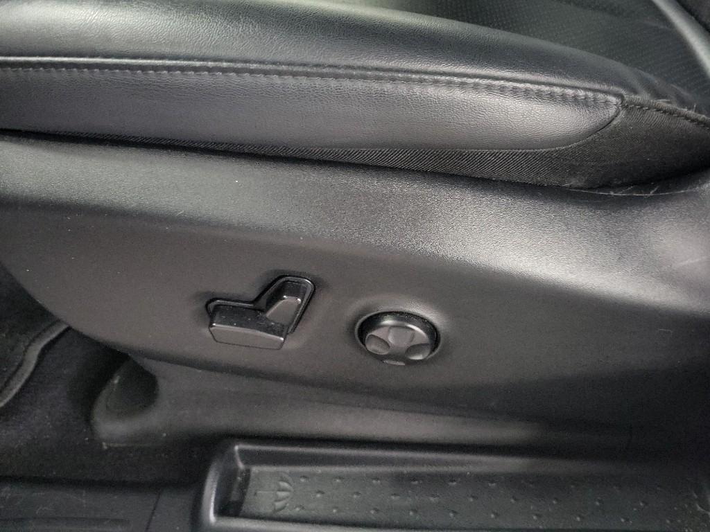 used 2025 Chrysler Pacifica car, priced at $31,432