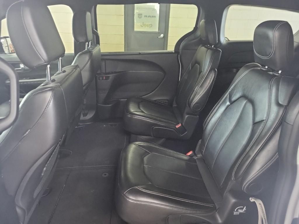 used 2025 Chrysler Pacifica car, priced at $31,432