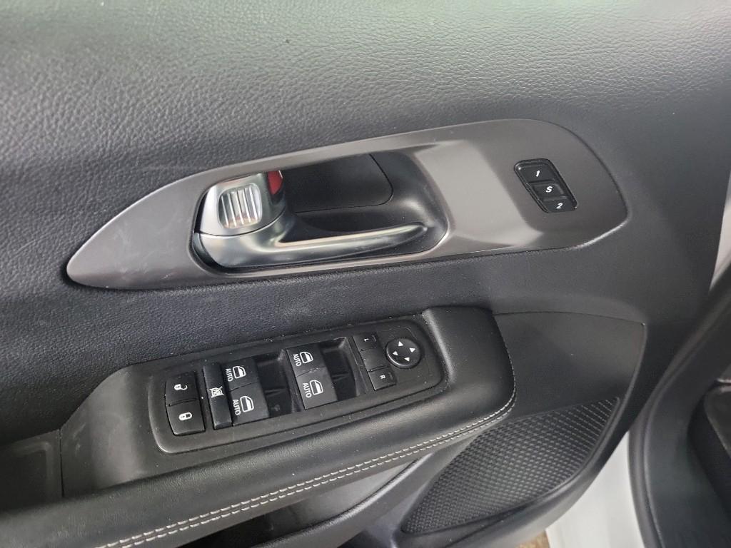 used 2025 Chrysler Pacifica car, priced at $31,432