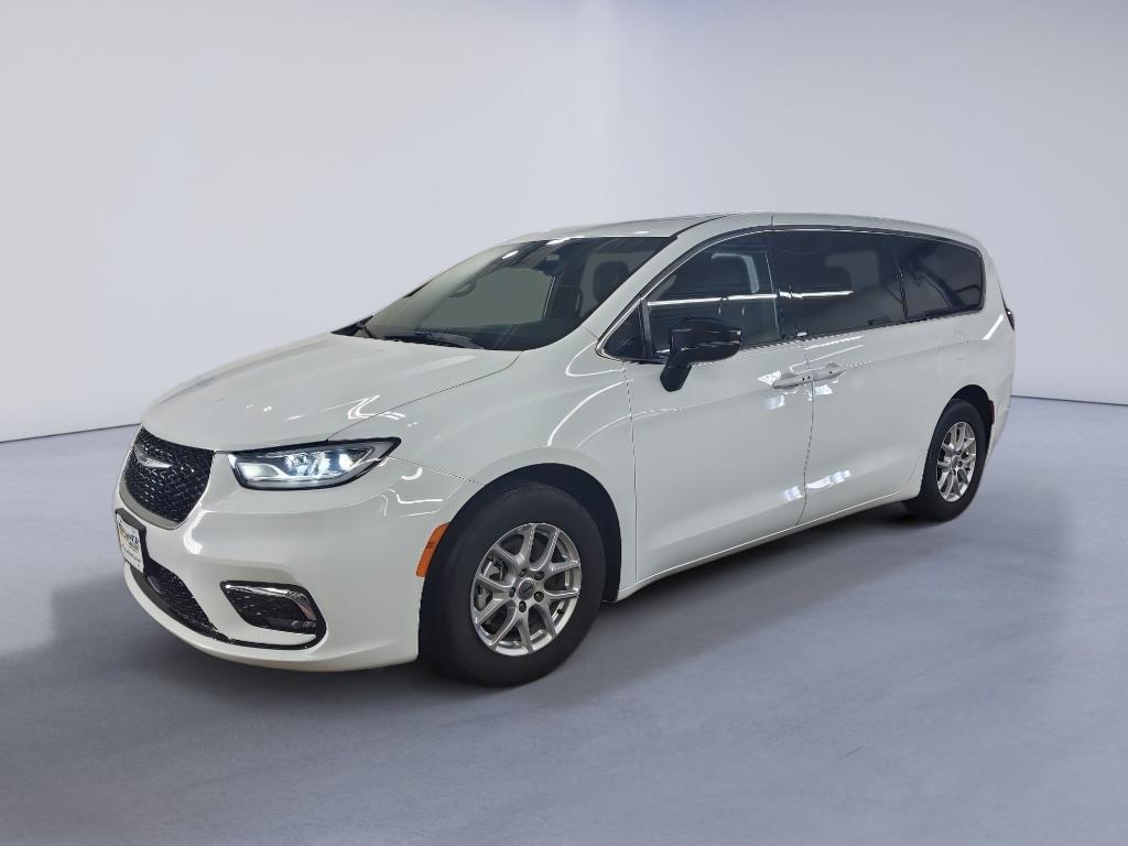 used 2025 Chrysler Pacifica car, priced at $31,432