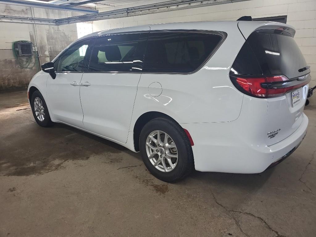 used 2025 Chrysler Pacifica car, priced at $31,432