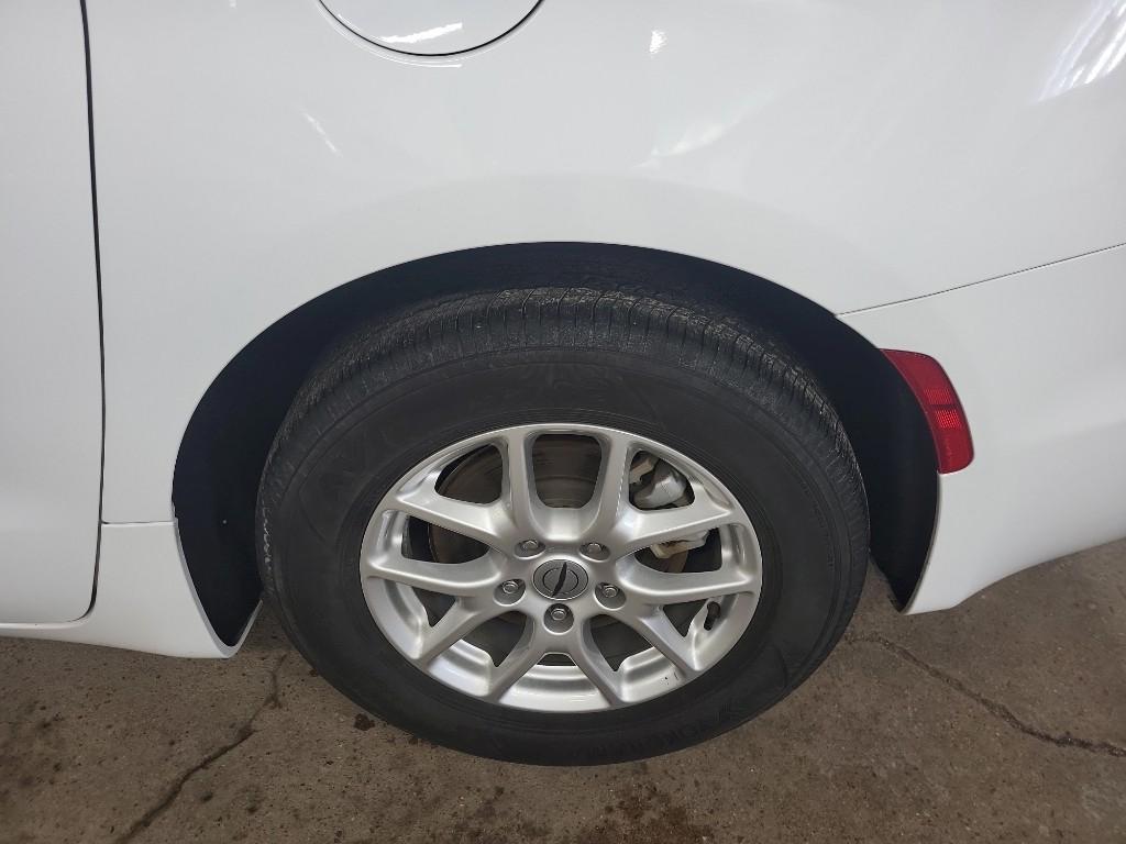 used 2025 Chrysler Pacifica car, priced at $31,432