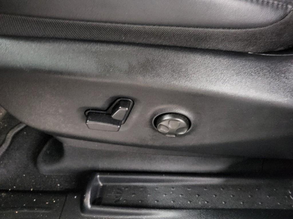 used 2025 Chrysler Pacifica car, priced at $32,564