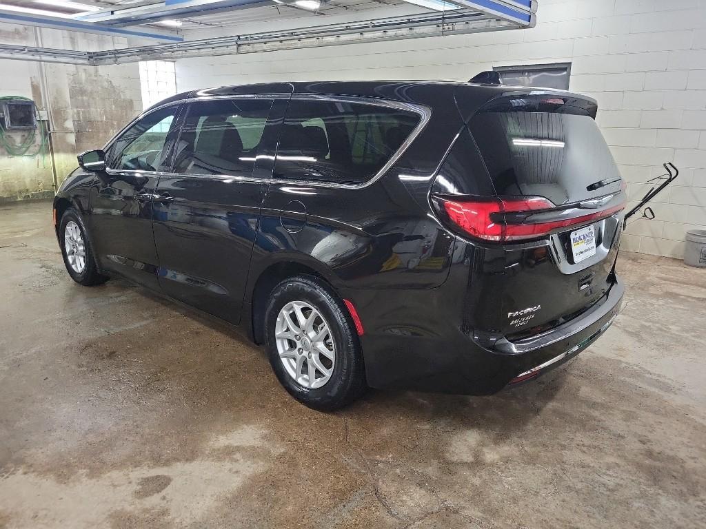 used 2025 Chrysler Pacifica car, priced at $32,564