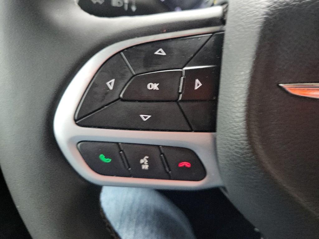 used 2025 Chrysler Pacifica car, priced at $32,564