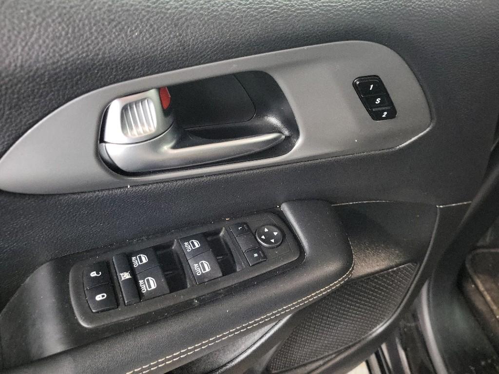 used 2025 Chrysler Pacifica car, priced at $32,564