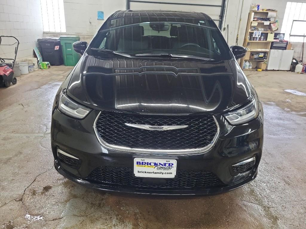 used 2025 Chrysler Pacifica car, priced at $32,564