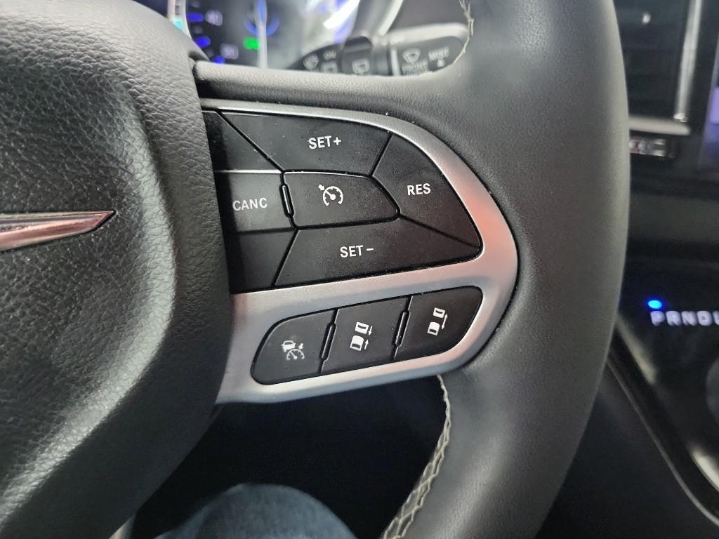 used 2025 Chrysler Pacifica car, priced at $32,564