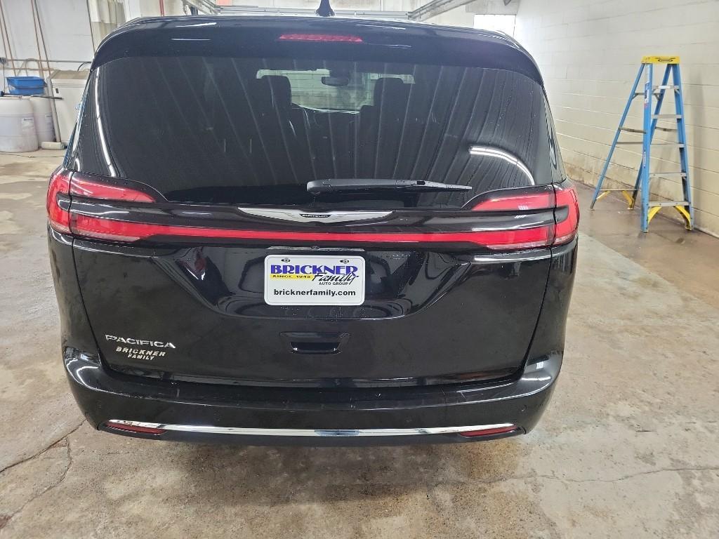 used 2025 Chrysler Pacifica car, priced at $32,564