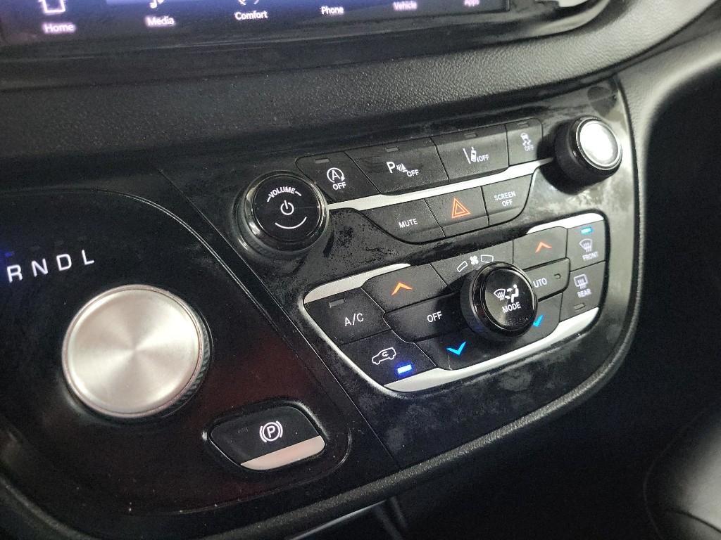 used 2025 Chrysler Pacifica car, priced at $32,564