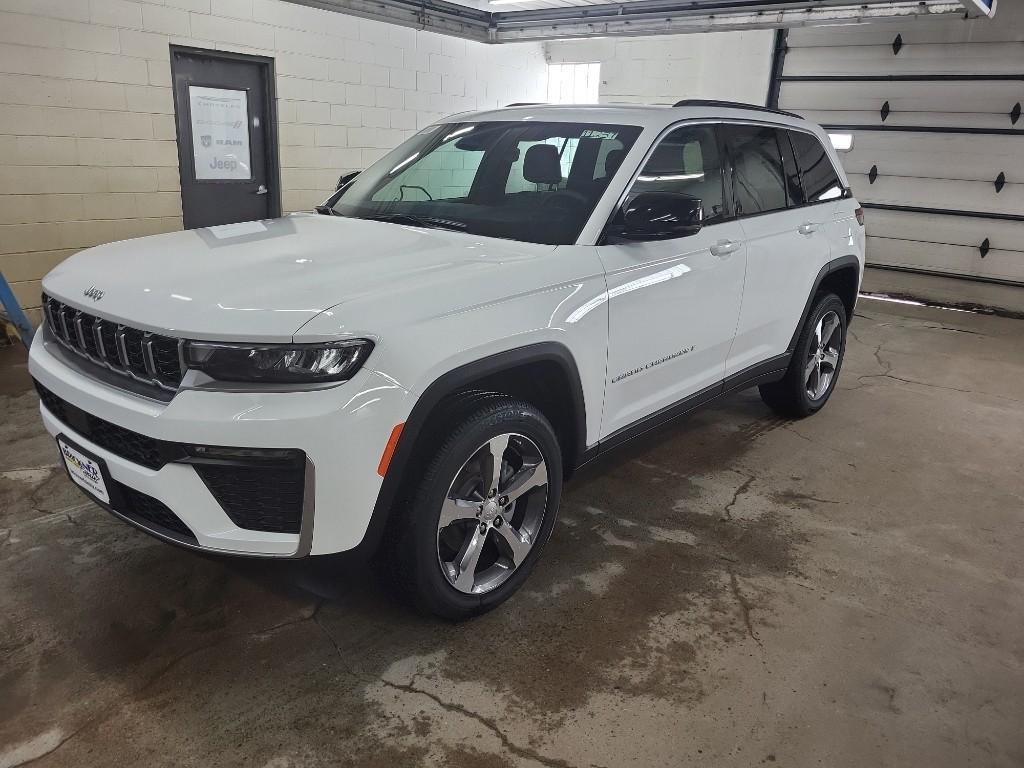 new 2026 Jeep Grand Cherokee car, priced at $47,615