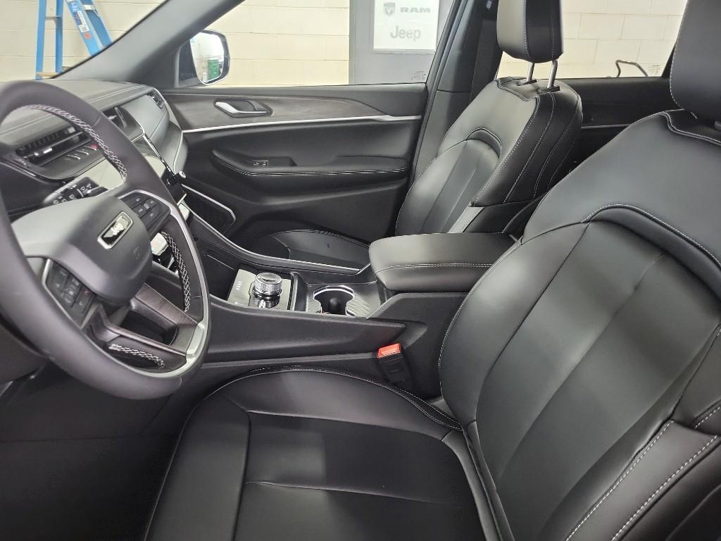 new 2026 Jeep Grand Cherokee car, priced at $47,615