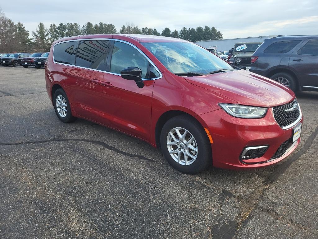 used 2025 Chrysler Pacifica car, priced at $32,980