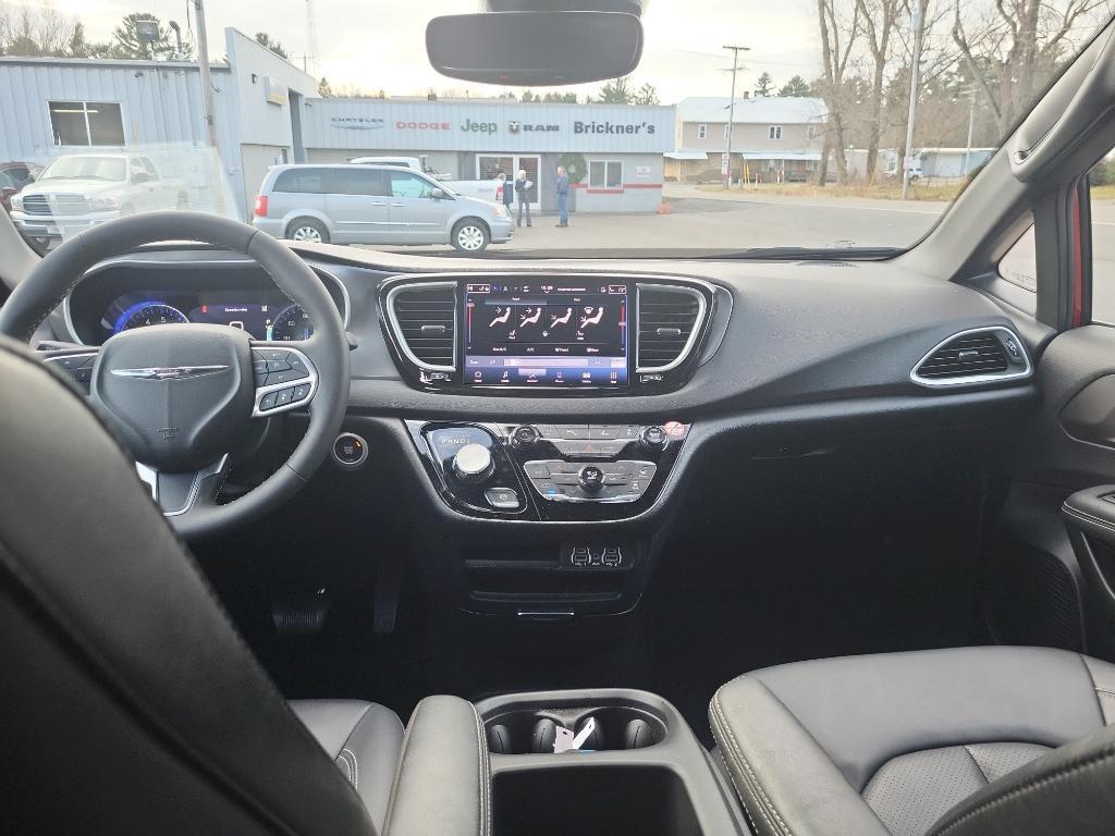 used 2025 Chrysler Pacifica car, priced at $32,980