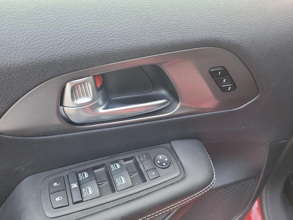 used 2025 Chrysler Pacifica car, priced at $32,980