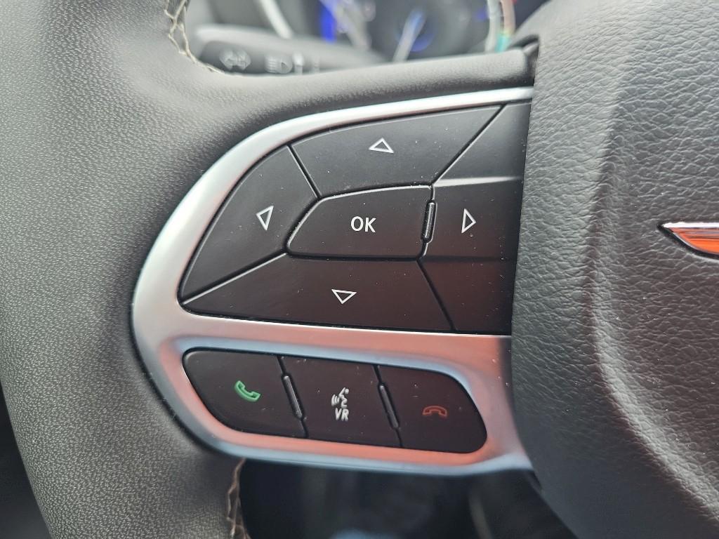 used 2025 Chrysler Pacifica car, priced at $31,432