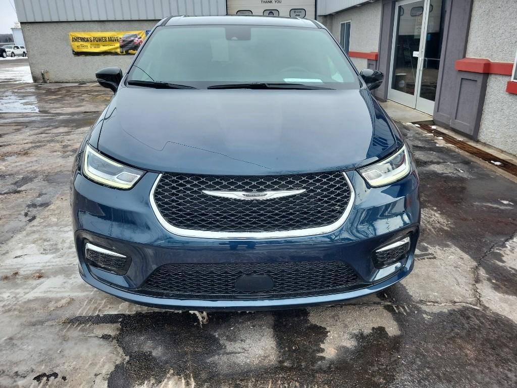 used 2025 Chrysler Pacifica car, priced at $31,432