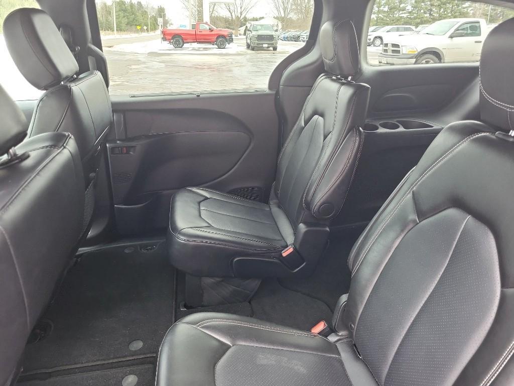 used 2025 Chrysler Pacifica car, priced at $31,432