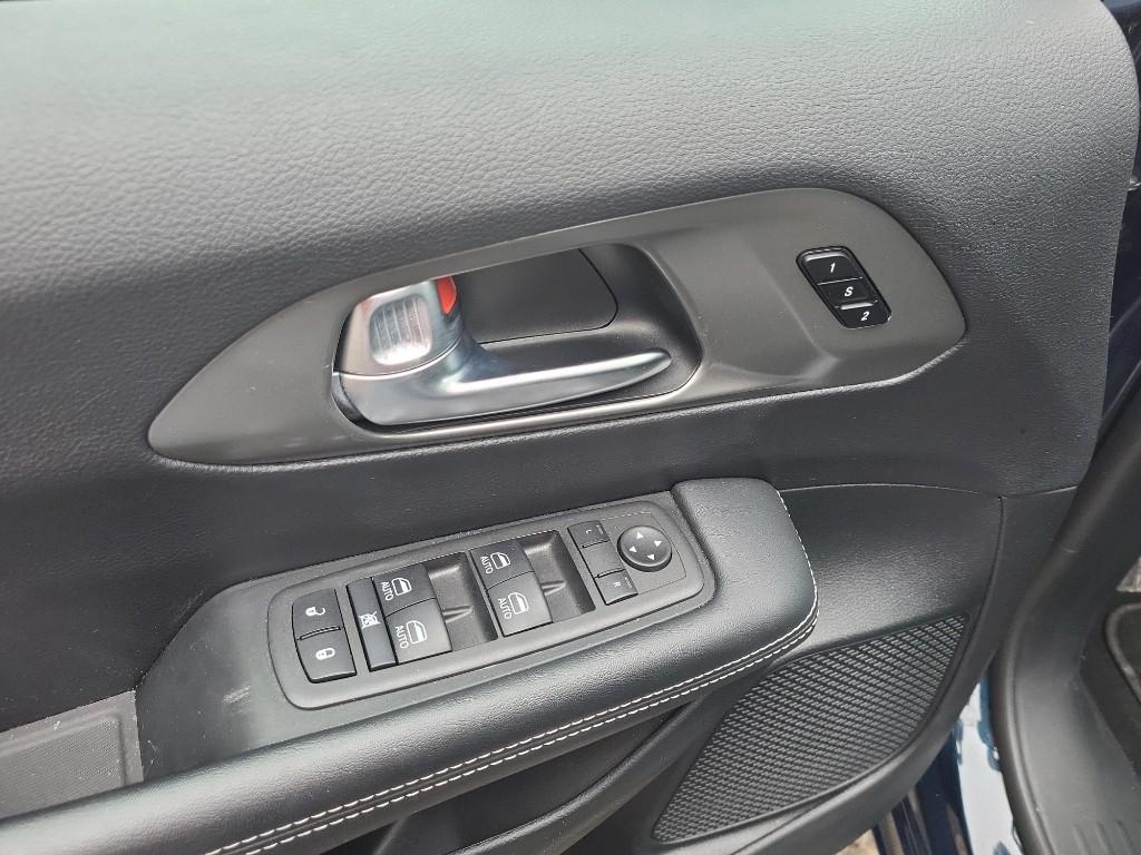 used 2025 Chrysler Pacifica car, priced at $31,432