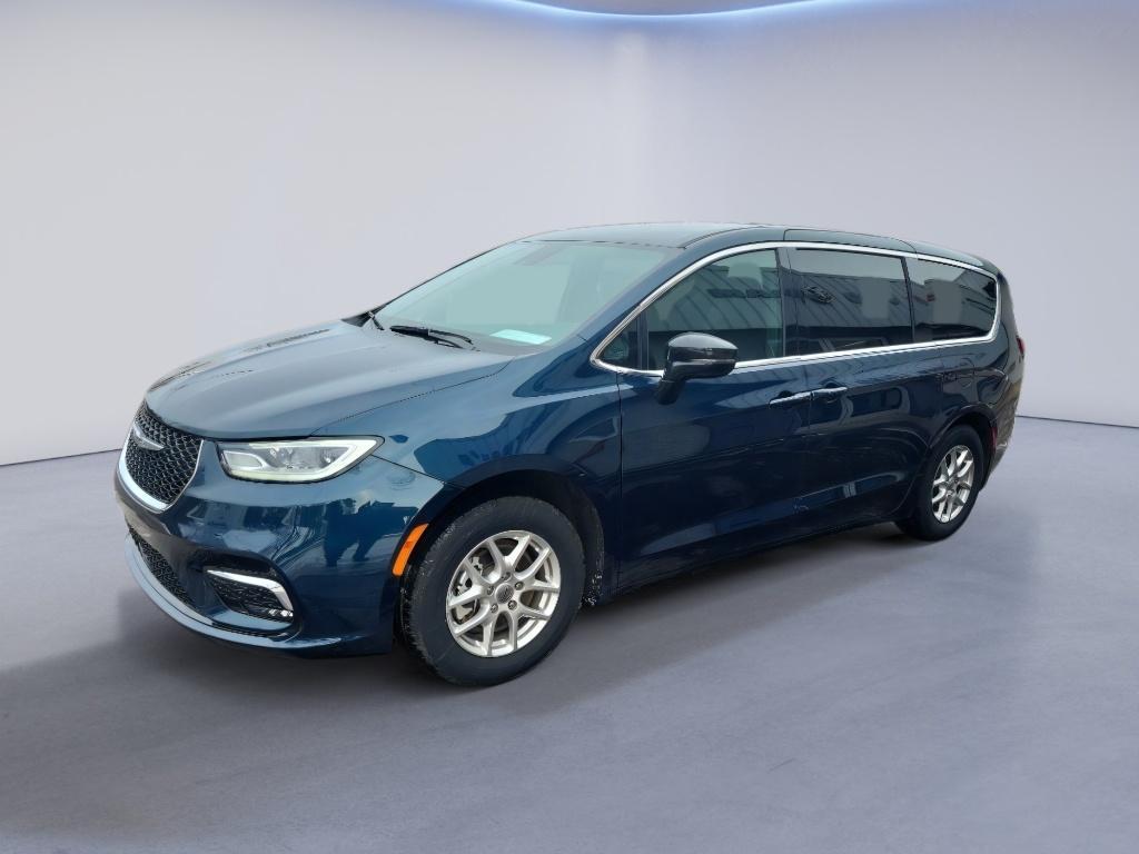 used 2025 Chrysler Pacifica car, priced at $31,432