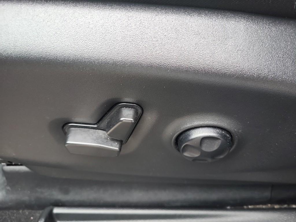 used 2025 Chrysler Pacifica car, priced at $31,432