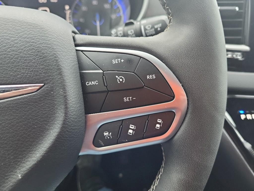 used 2025 Chrysler Pacifica car, priced at $31,432