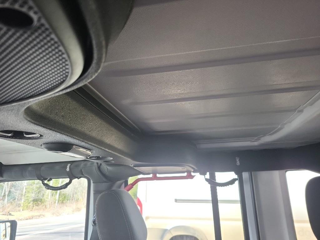 used 2015 Jeep Wrangler Unlimited car, priced at $16,499