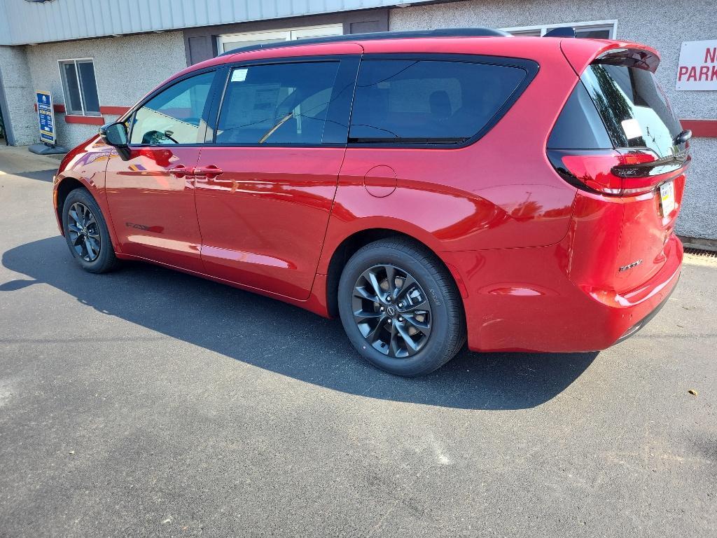 new 2025 Chrysler Pacifica car, priced at $45,947