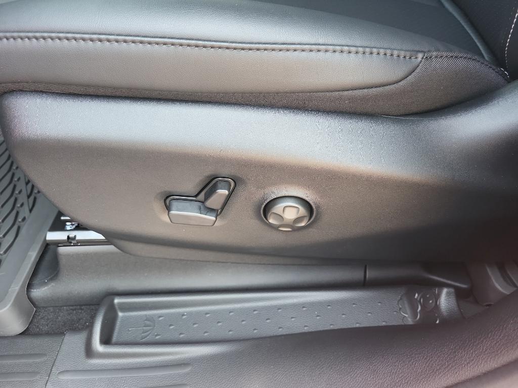 new 2025 Chrysler Pacifica car, priced at $45,947