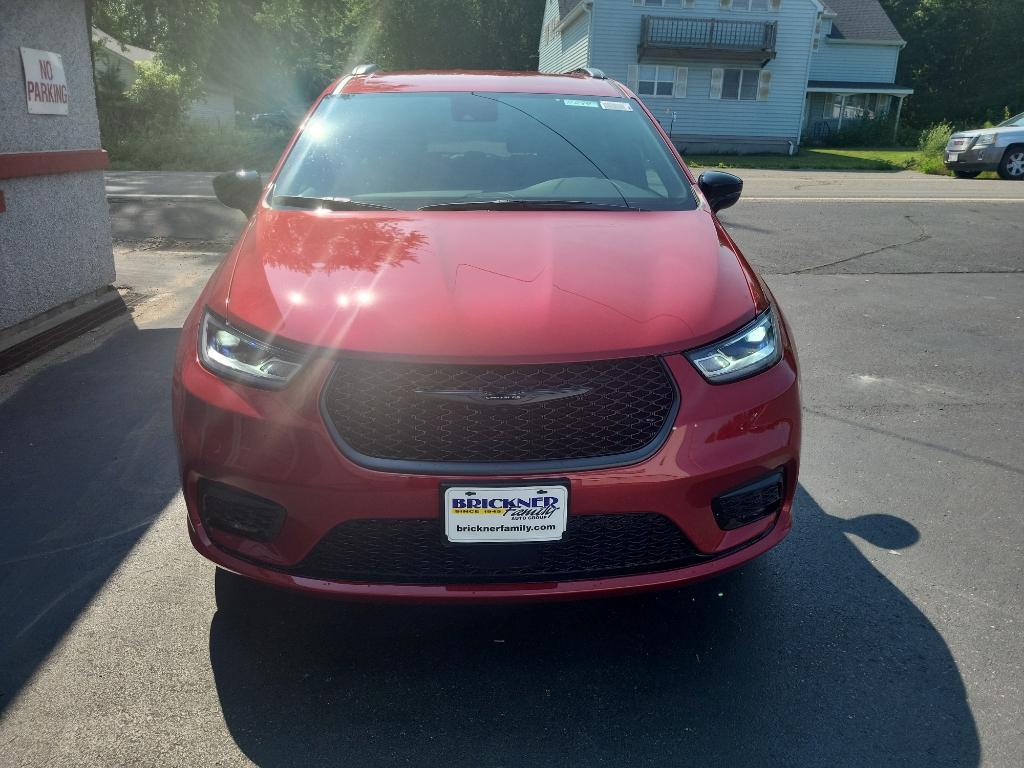 new 2025 Chrysler Pacifica car, priced at $45,947