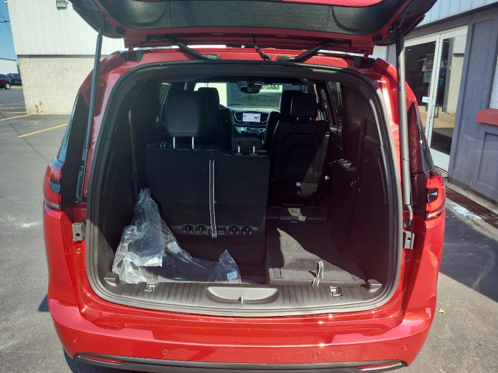 new 2025 Chrysler Pacifica car, priced at $45,947