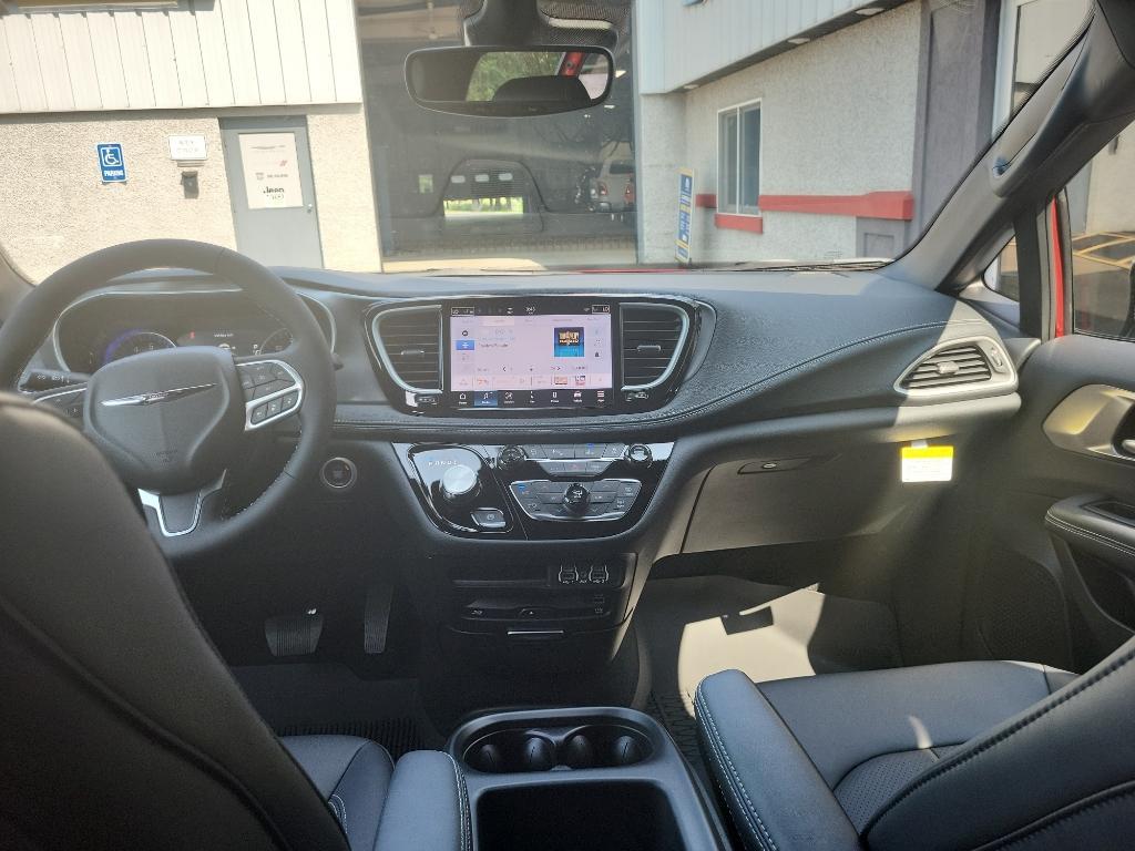 new 2025 Chrysler Pacifica car, priced at $45,947