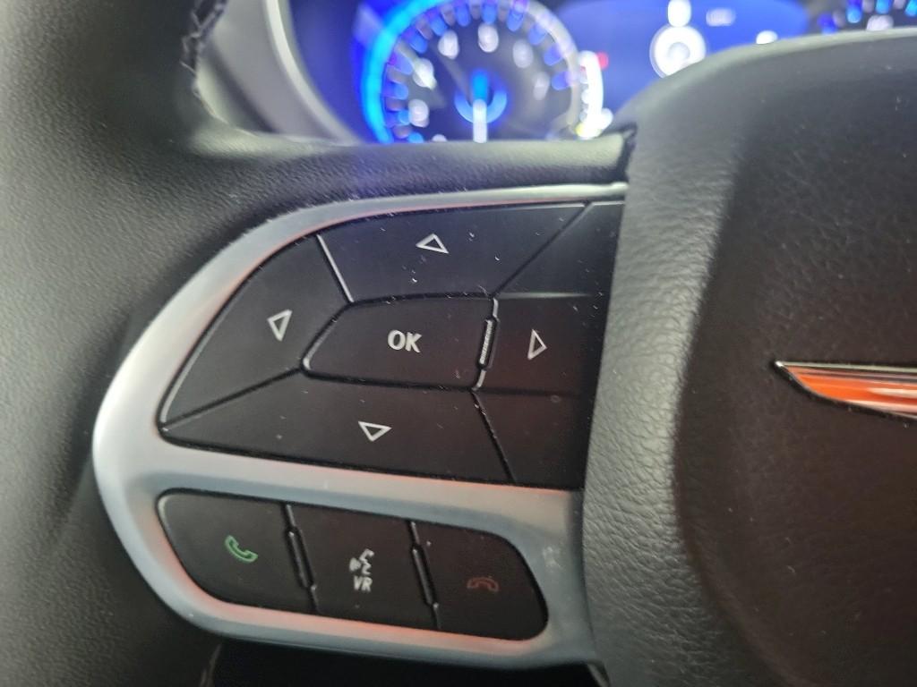 used 2025 Chrysler Pacifica car, priced at $31,432