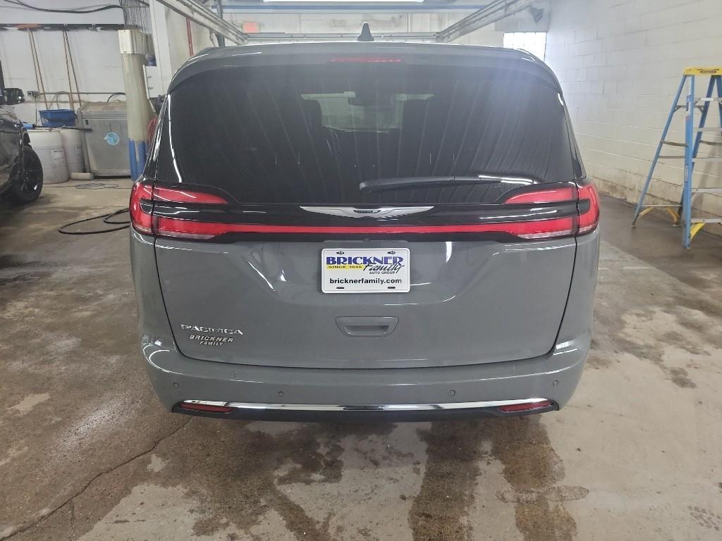 used 2025 Chrysler Pacifica car, priced at $31,432