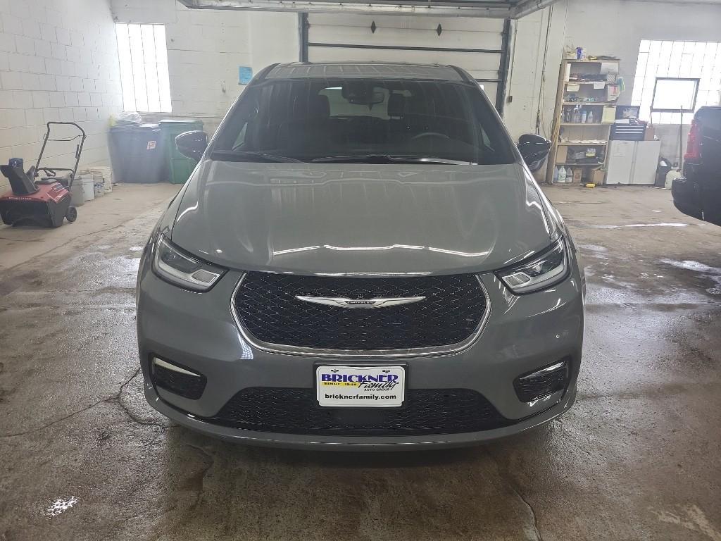 used 2025 Chrysler Pacifica car, priced at $31,432