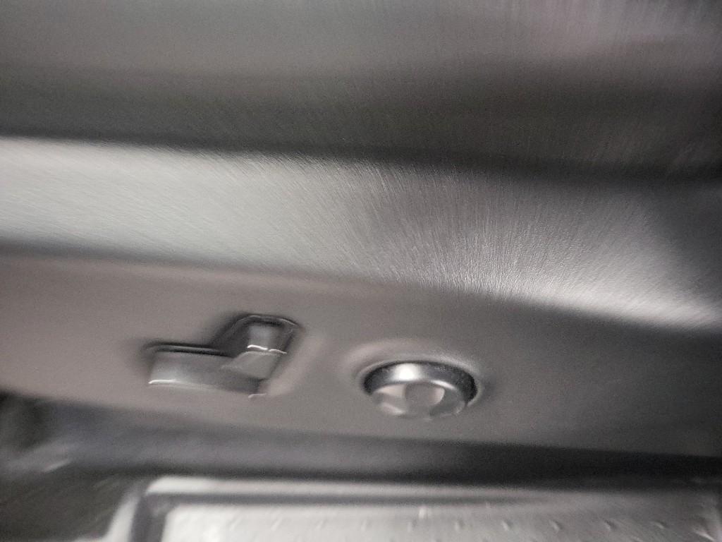 used 2025 Chrysler Pacifica car, priced at $31,432