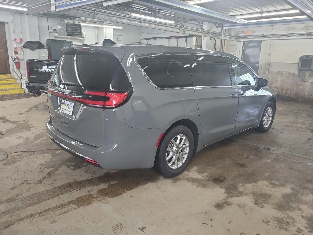used 2025 Chrysler Pacifica car, priced at $31,432