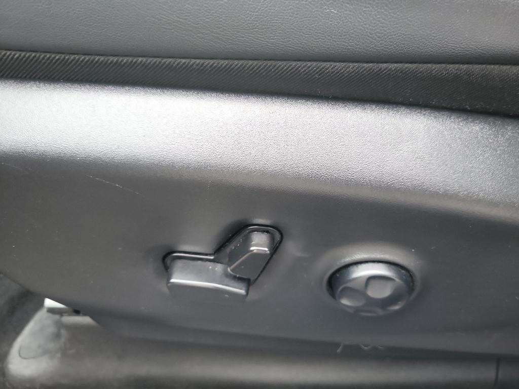 used 2025 Chrysler Pacifica car, priced at $32,542