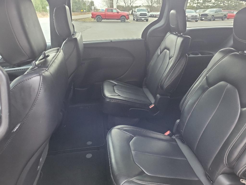 used 2025 Chrysler Pacifica car, priced at $32,542