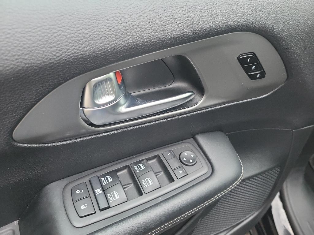 used 2025 Chrysler Pacifica car, priced at $32,542