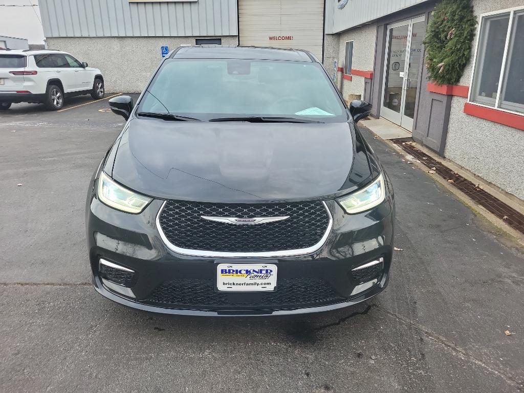 used 2025 Chrysler Pacifica car, priced at $32,542