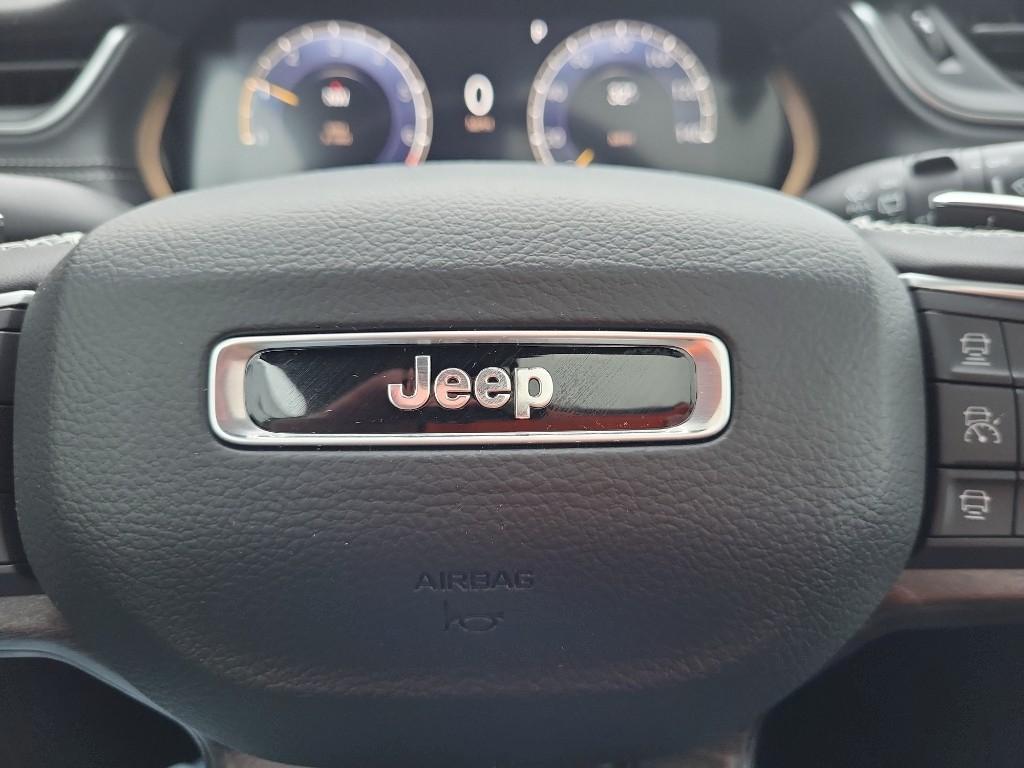 new 2025 Jeep Grand Cherokee car, priced at $53,406