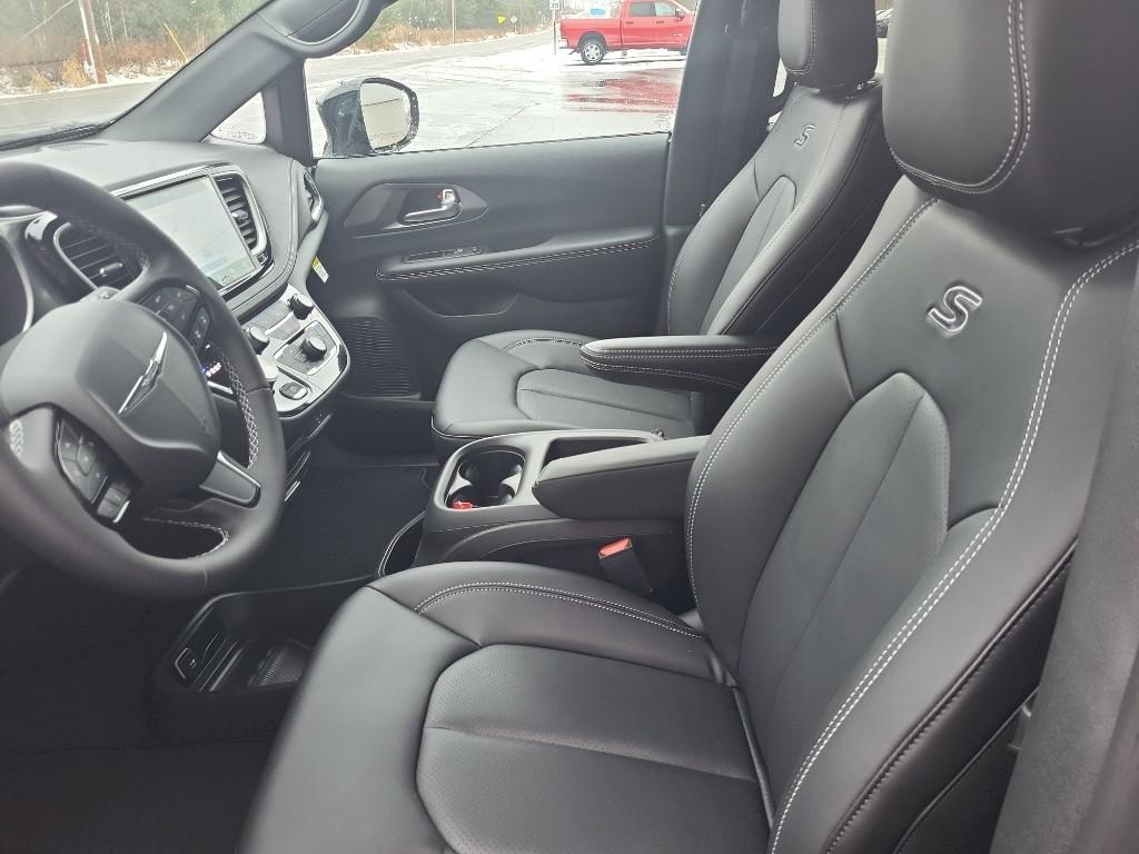 new 2026 Chrysler Pacifica car, priced at $47,811