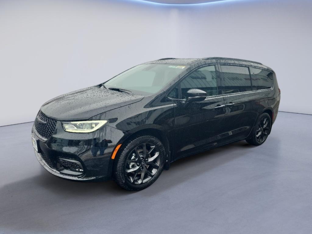 new 2026 Chrysler Pacifica car, priced at $47,811