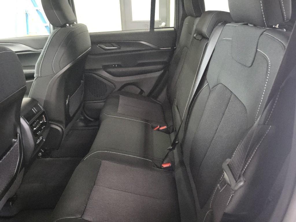 new 2026 Jeep Grand Cherokee car, priced at $44,937