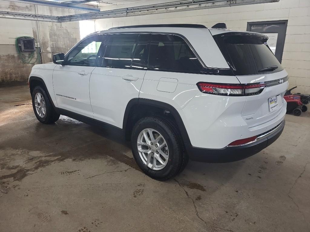 new 2026 Jeep Grand Cherokee car, priced at $44,937